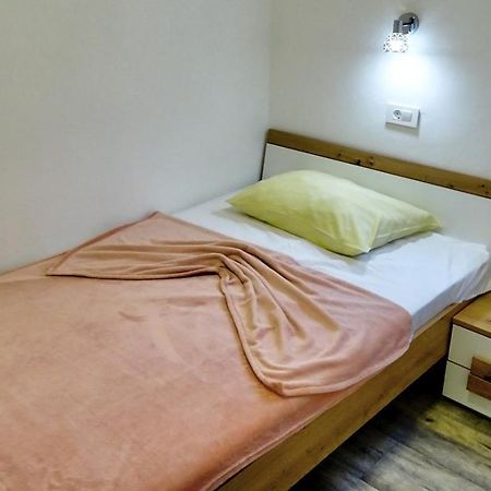 Apartment Daca Вир Екстериор снимка